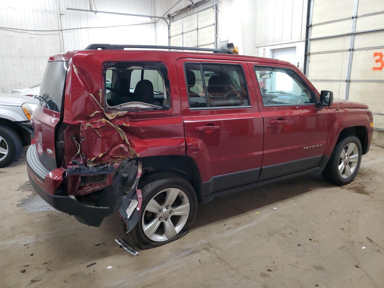 VIN 1C4NJRFB4ED630331 2014 JEEP PATRIOT no.3