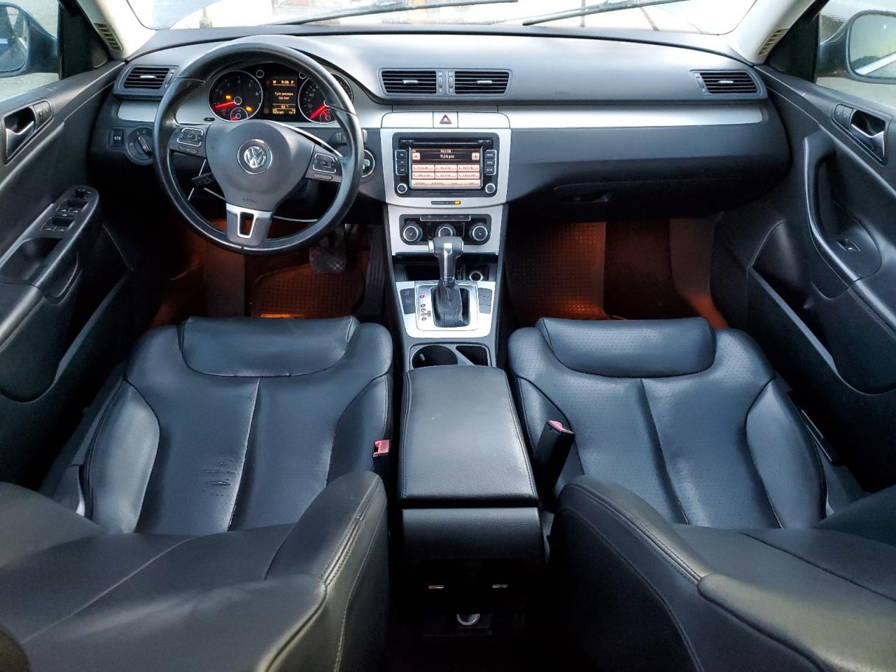 2010 Volkswagen Passat - Image 8