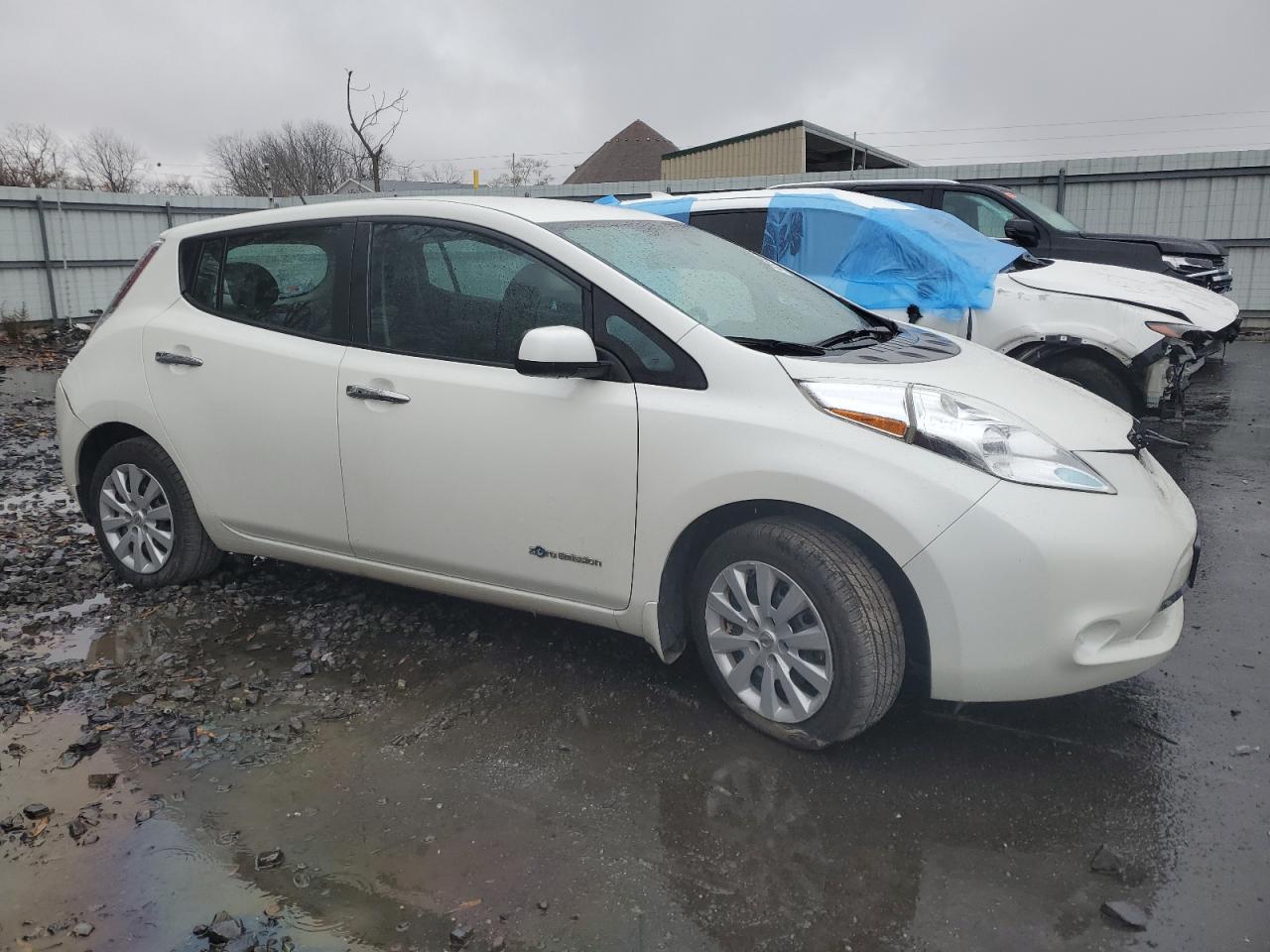 2017 Nissan Leaf - Image 4