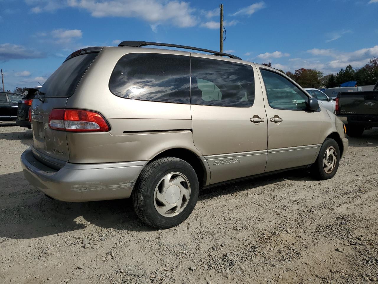 2002 Toyota Sienna - Image 3