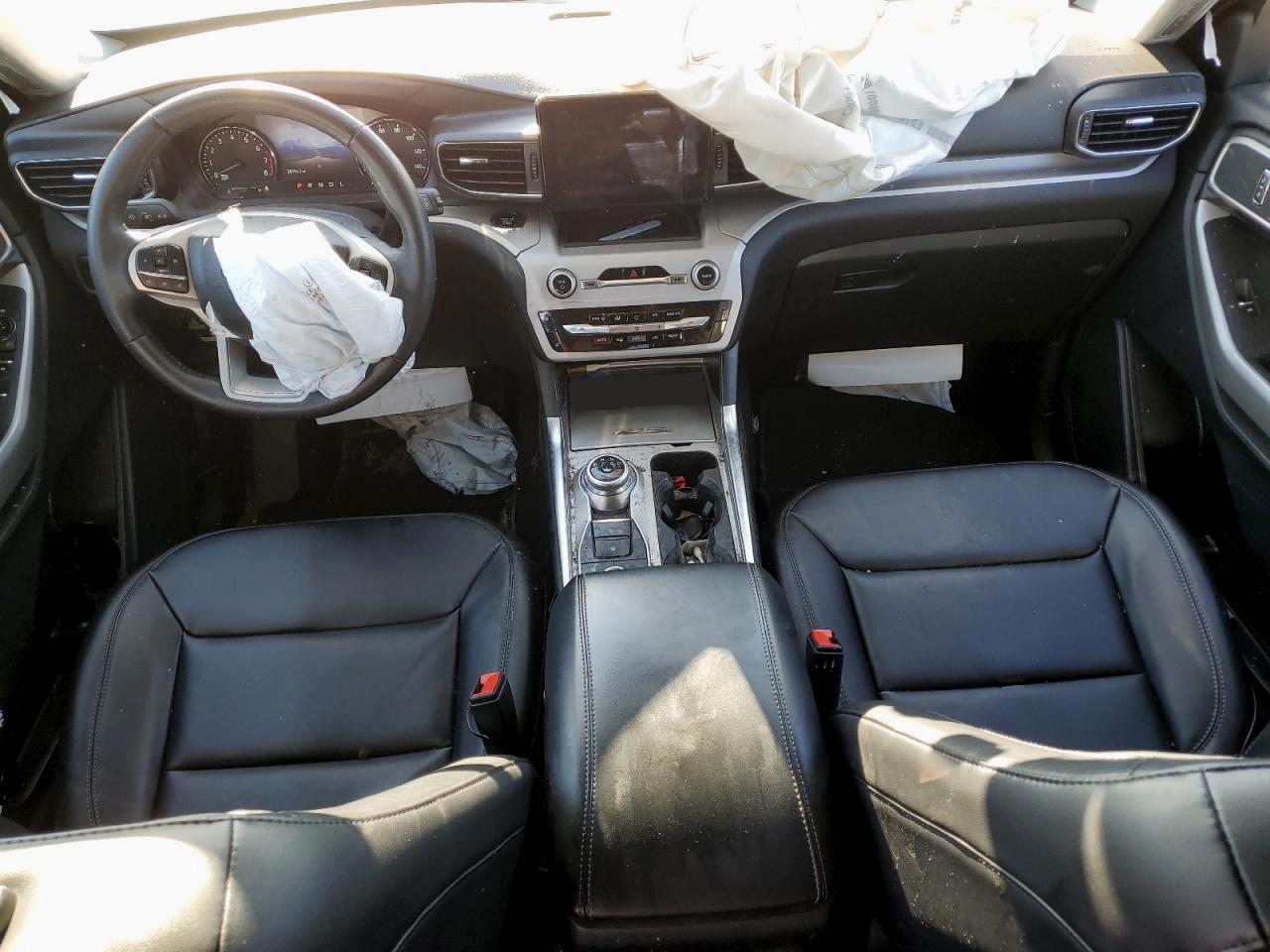 2023 Ford Explorer - Image 8