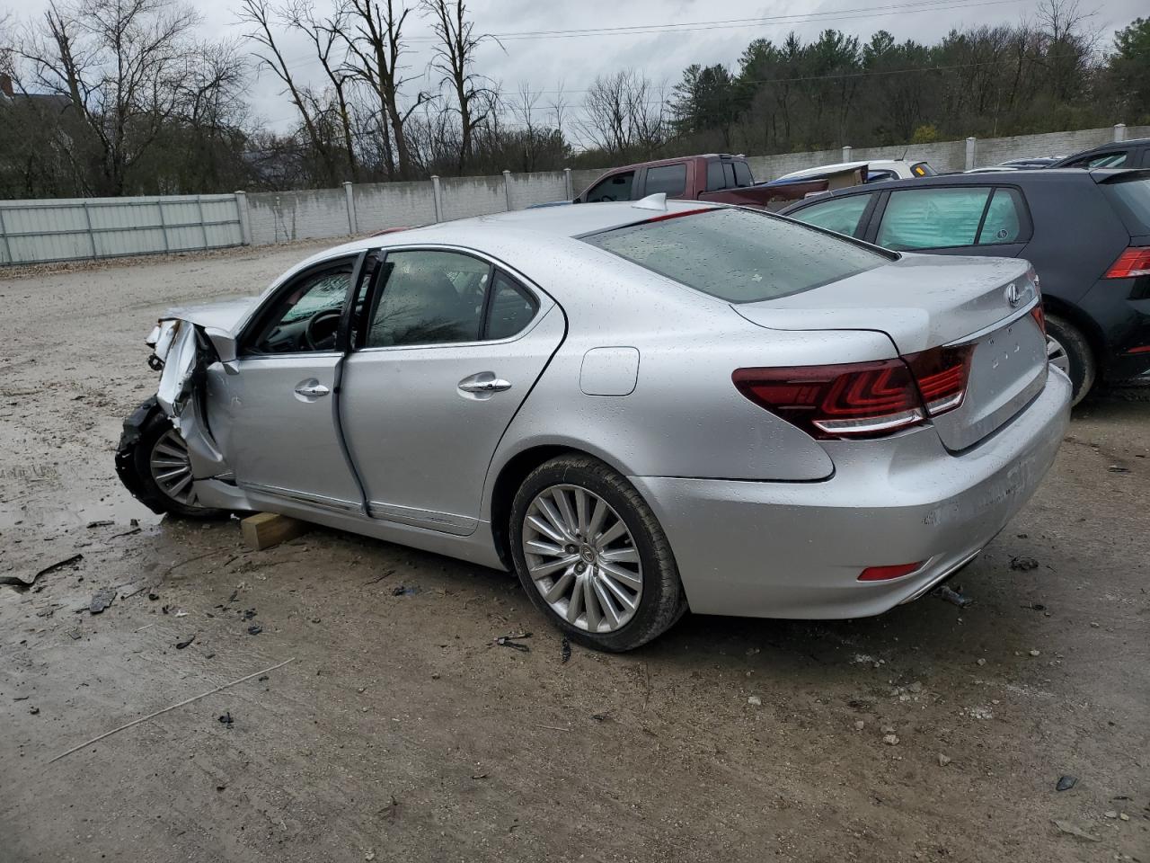 VIN JTHCL5EF7F5024949 2015 LEXUS LS460 no.2