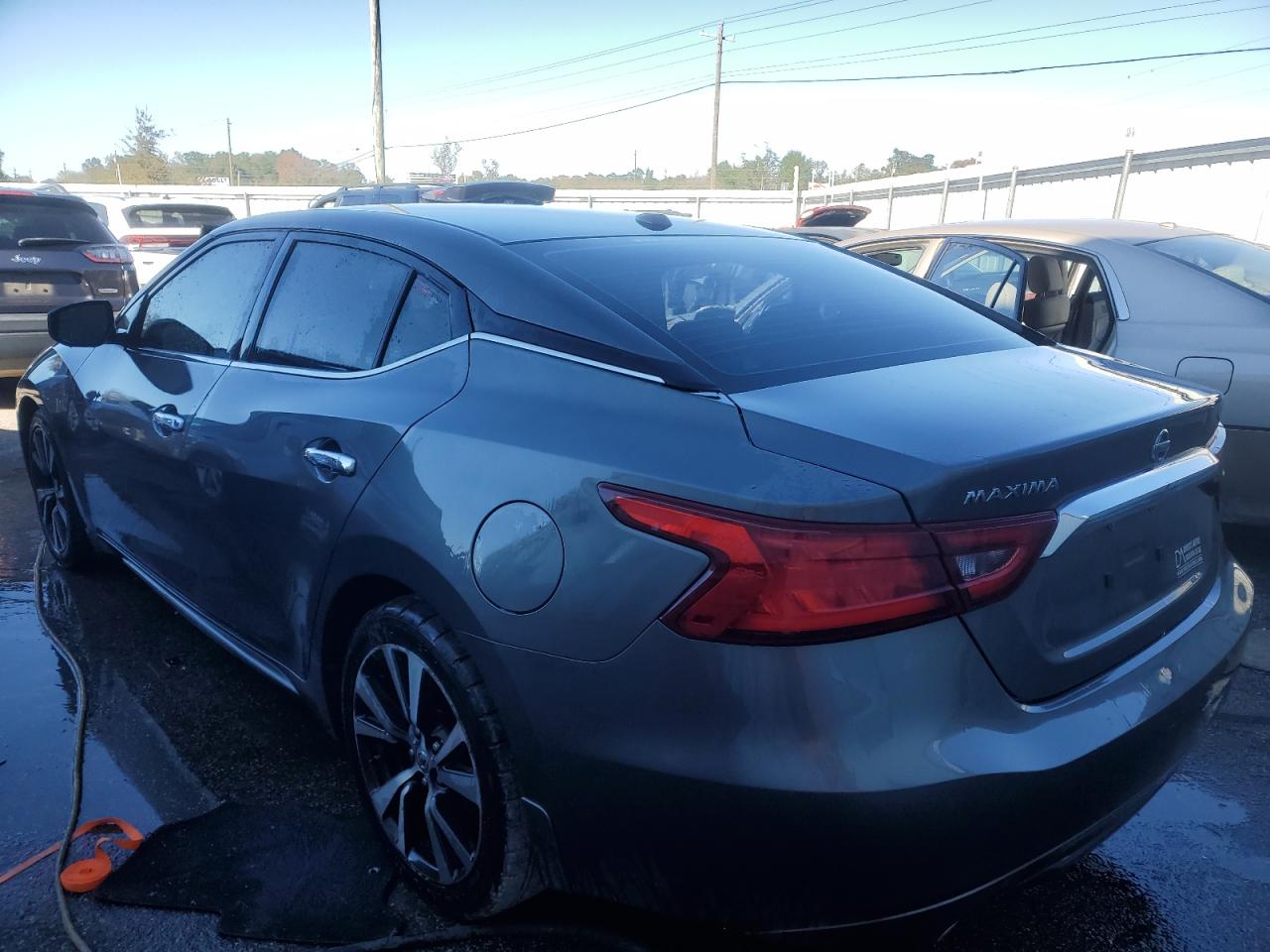 2017 Nissan Maxima - Image 2