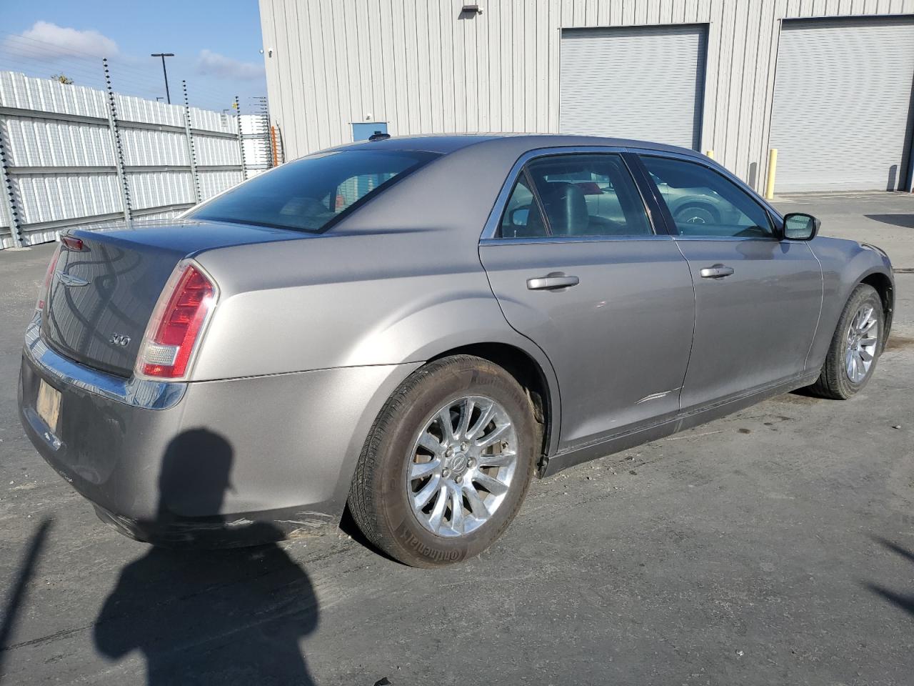 VIN 2C3CCAAG1EH255513 2014 CHRYSLER 300 no.3