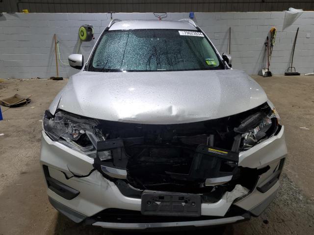  NISSAN ROGUE 2018 Srebrny