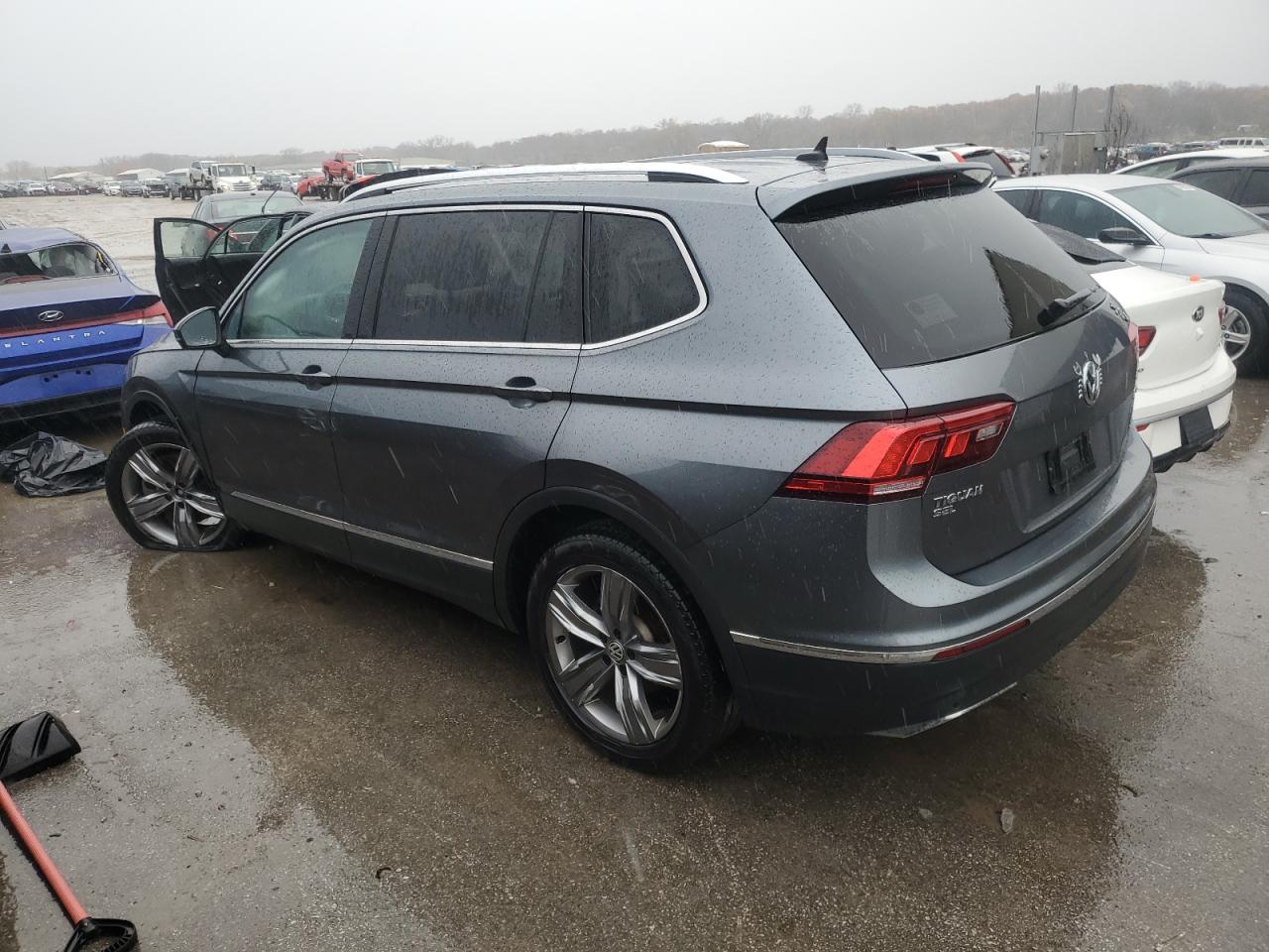 2021 Volkswagen Tiguan - Image 2
