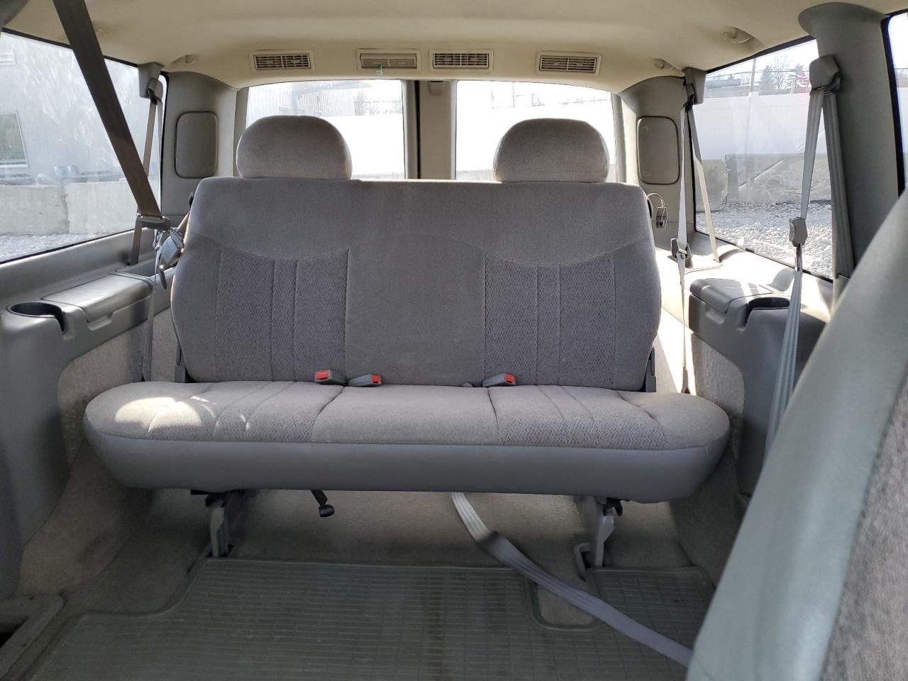 2002 Chevrolet Astro - Image 10