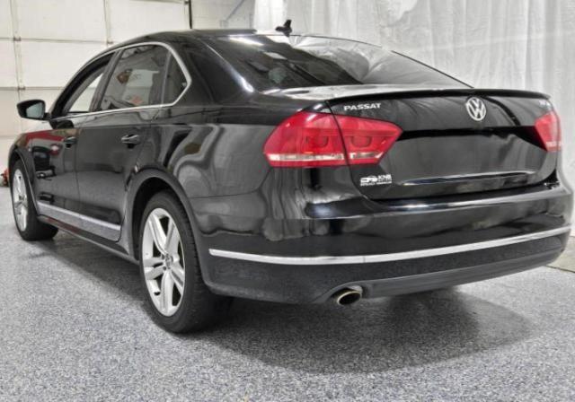 Седаны VOLKSWAGEN PASSAT 2014 Черный