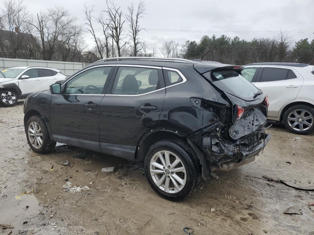 2019 Nissan Rogue - Image 2