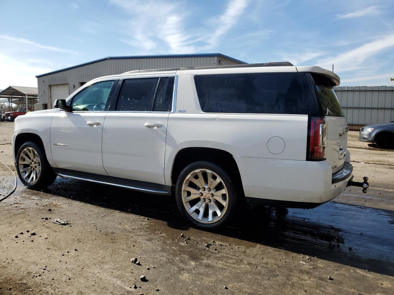 2015 GMC Yukon - Image 2