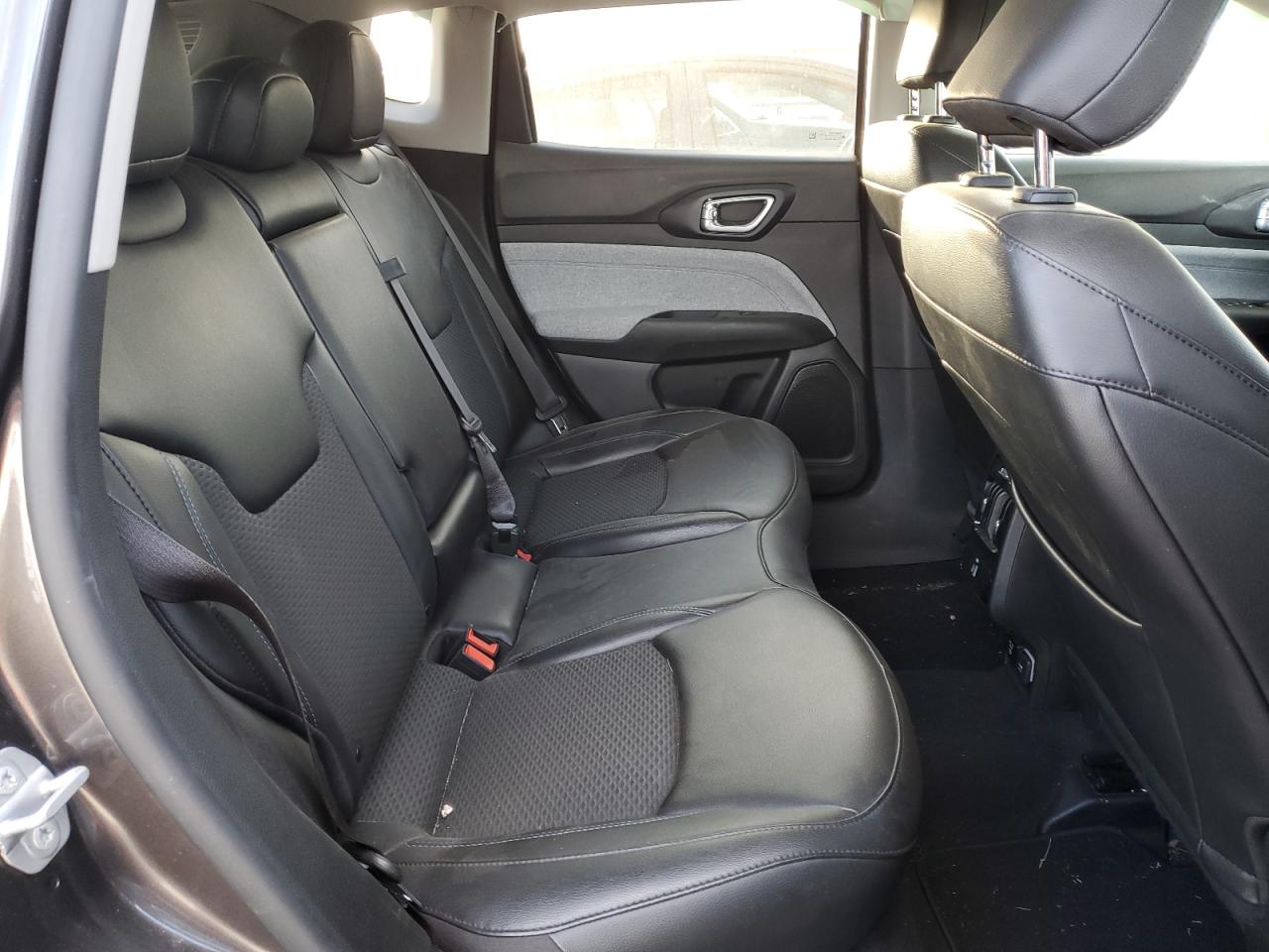 2022 Jeep Compass - Image 11