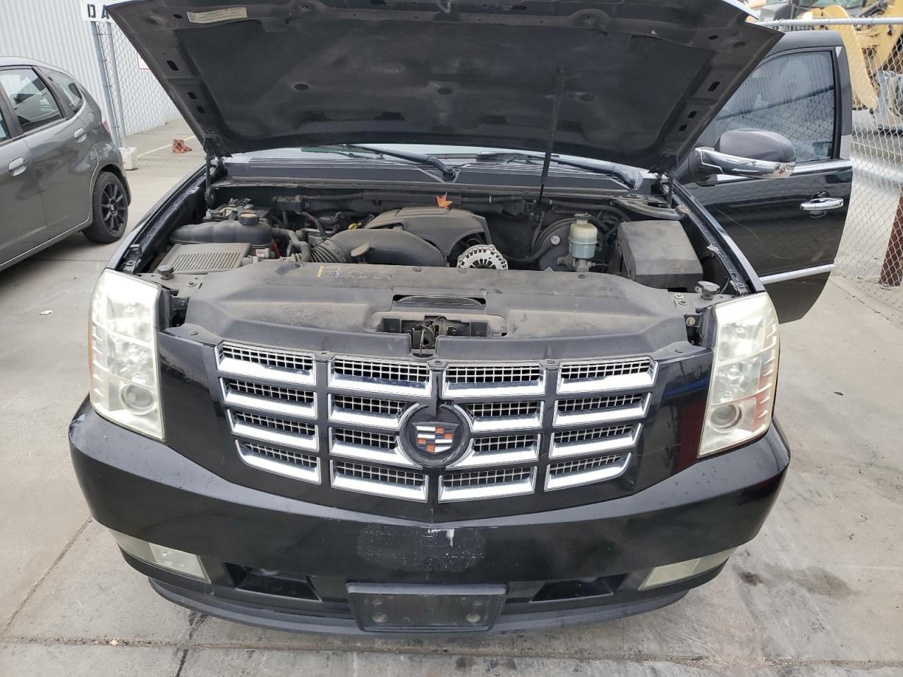 2007 Cadillac Escalade Luxury VIN: 1GYFK63857R155829 Lot: 79924924