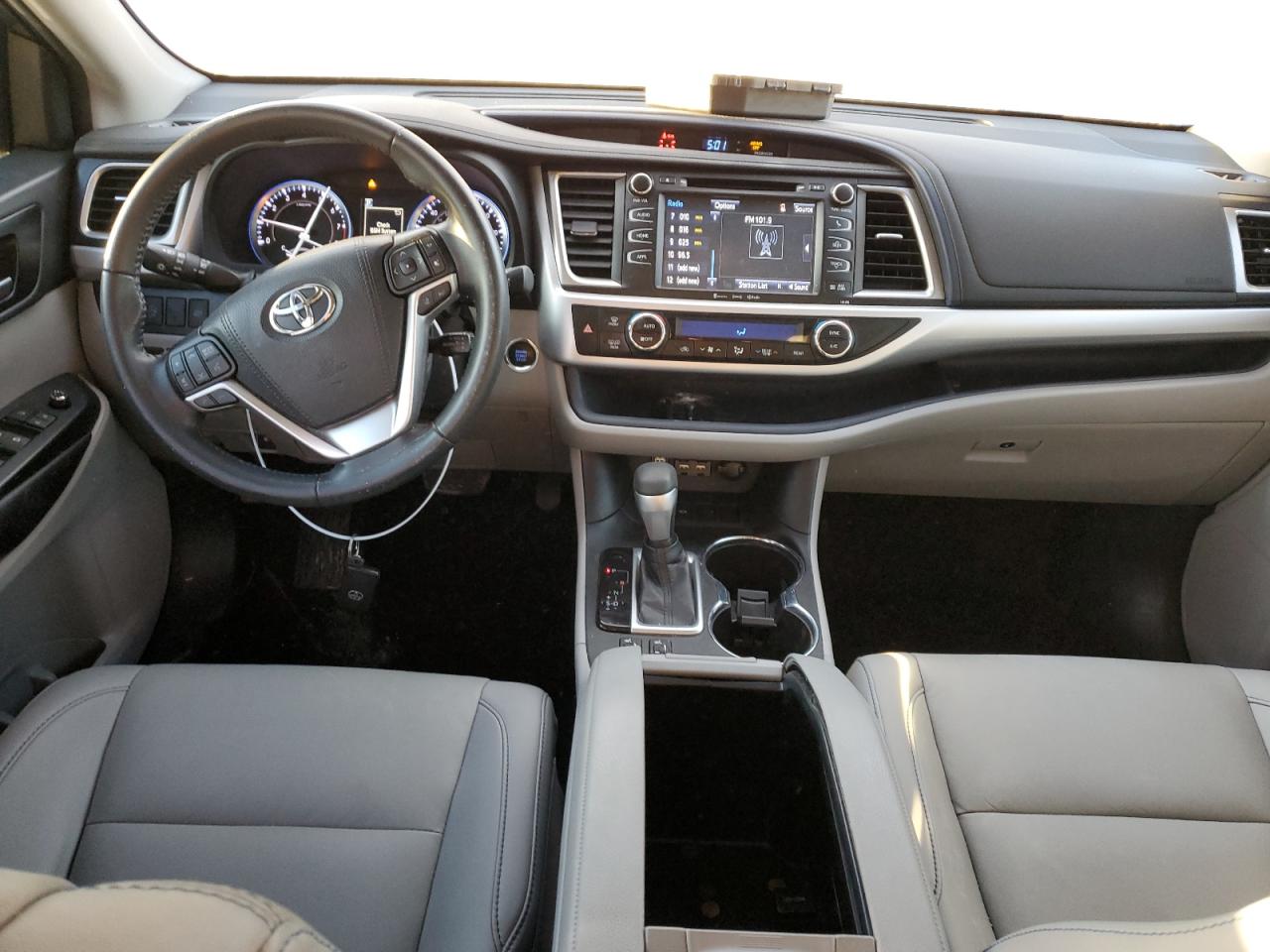 2019 Toyota Highlander - Image 8