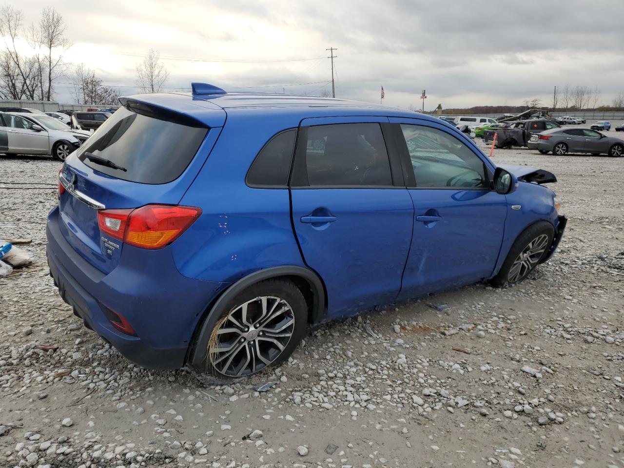 2018 Mitsubishi Outlander - Image 3