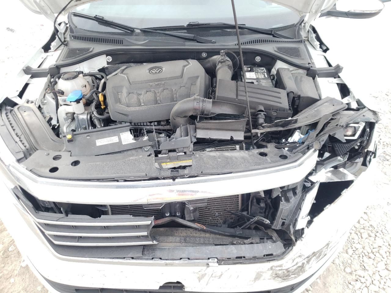 2021 Volkswagen Passat - Image 11