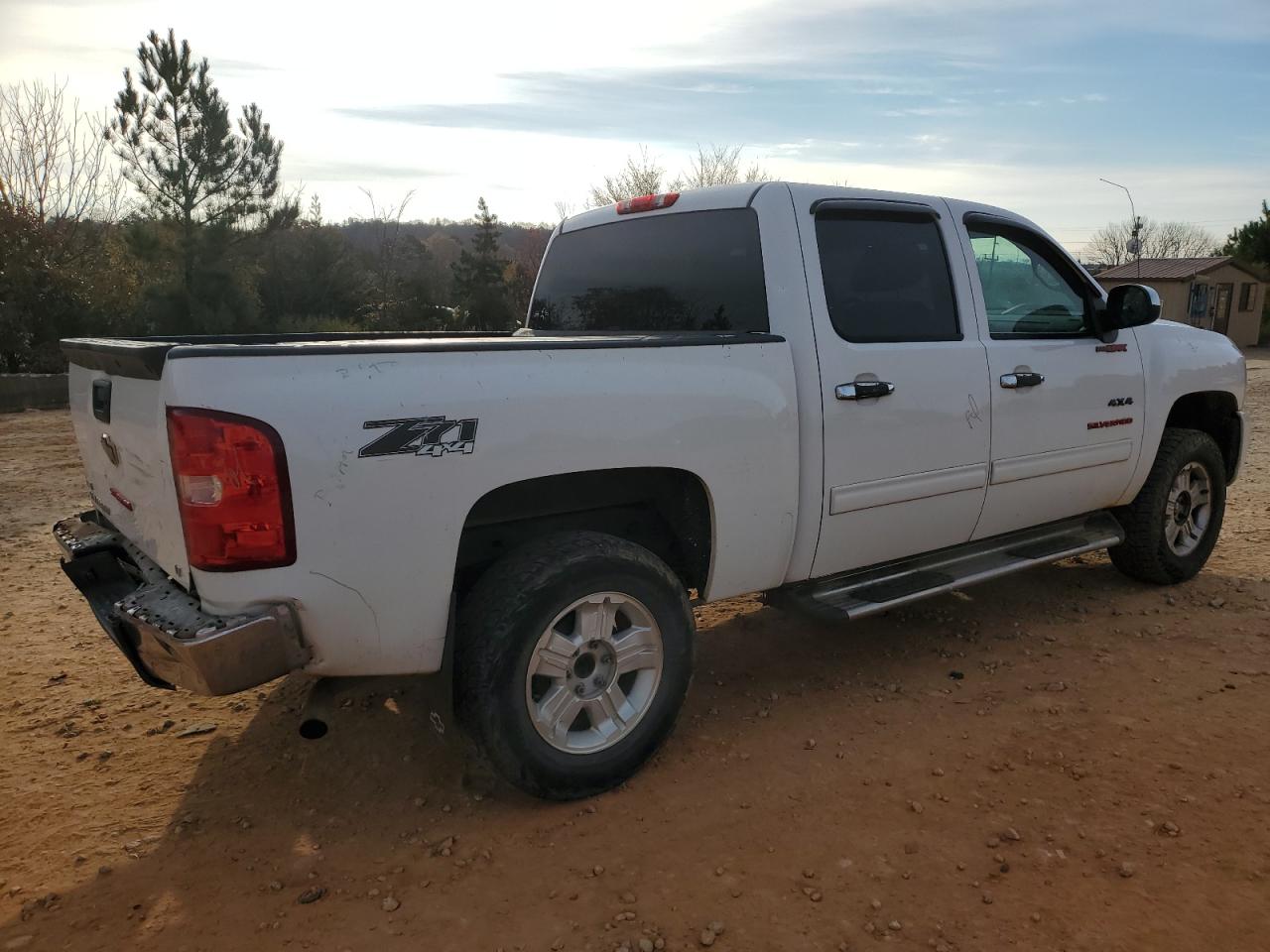 2011 Chevrolet Silverado - Image 3