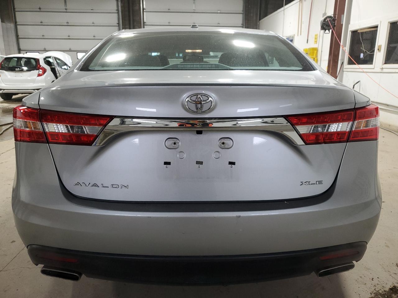 2015 Toyota Avalon - Image 6