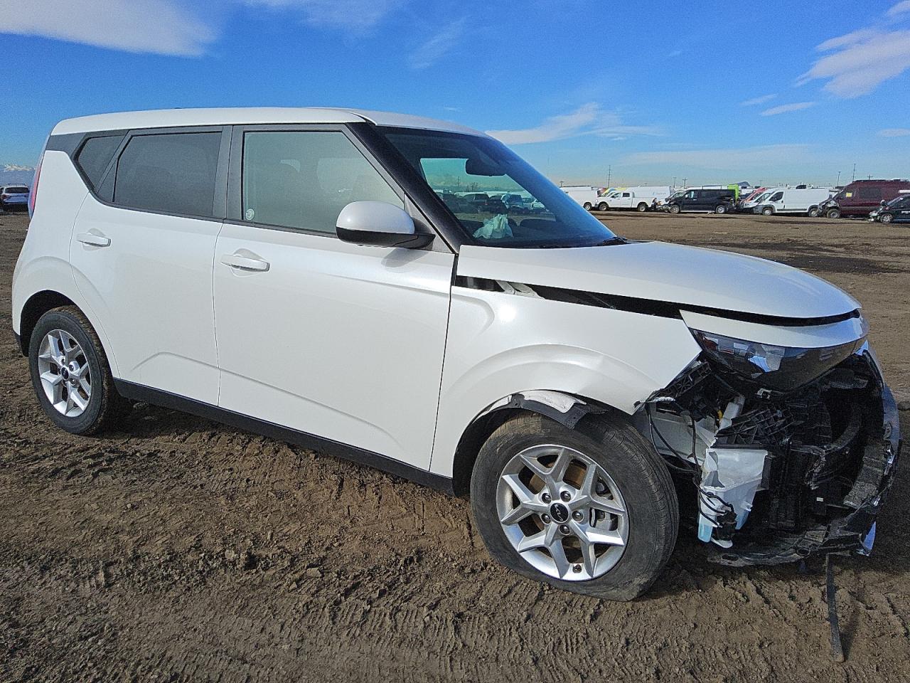 VIN KNDJ23AU4R7914516 2024 KIA SOUL no.4