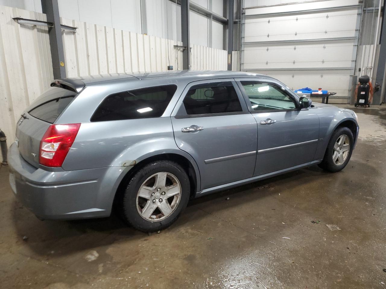 2006 Dodge Magnum - Image 3