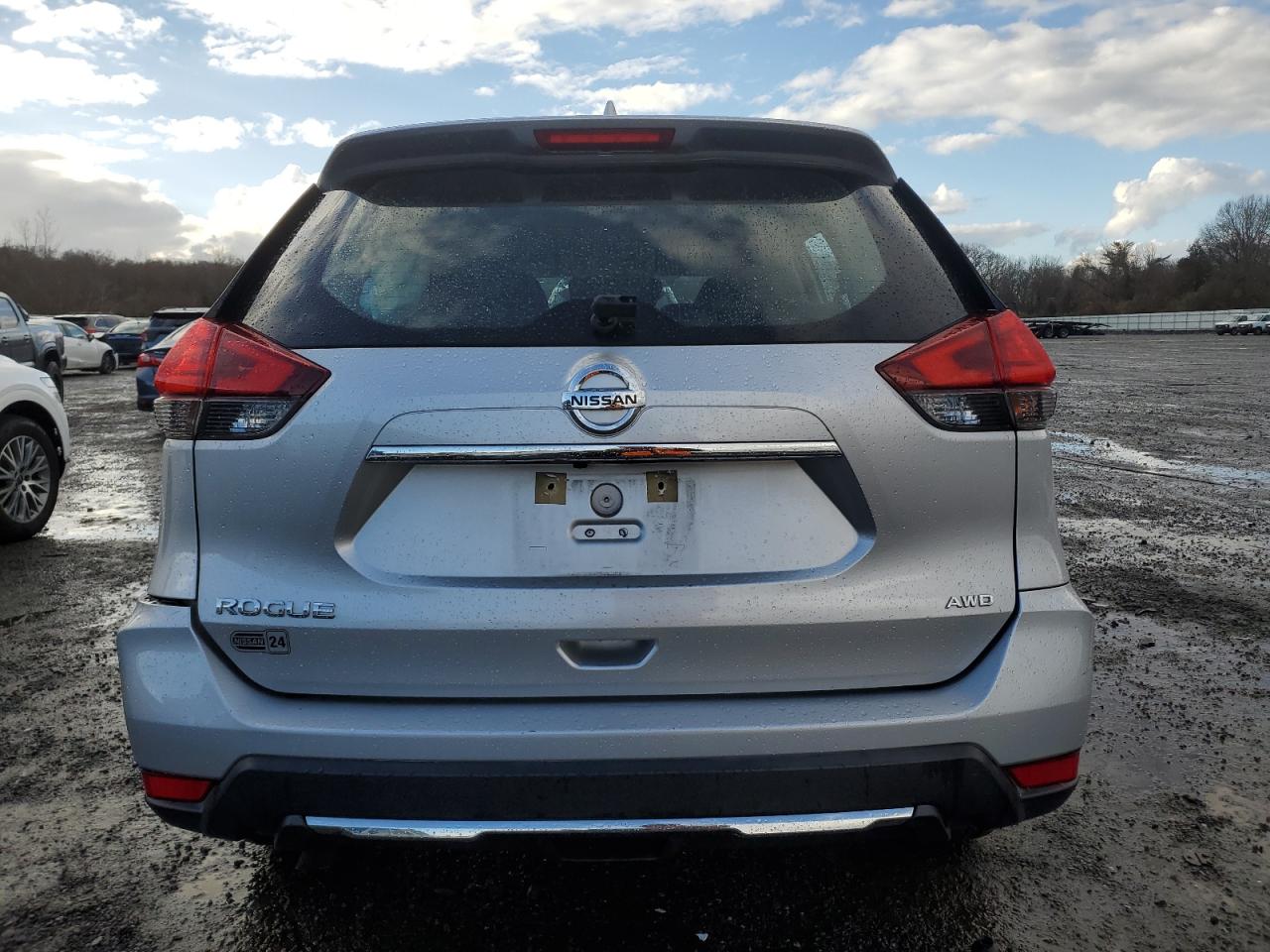 2017 Nissan Rogue - Image 6