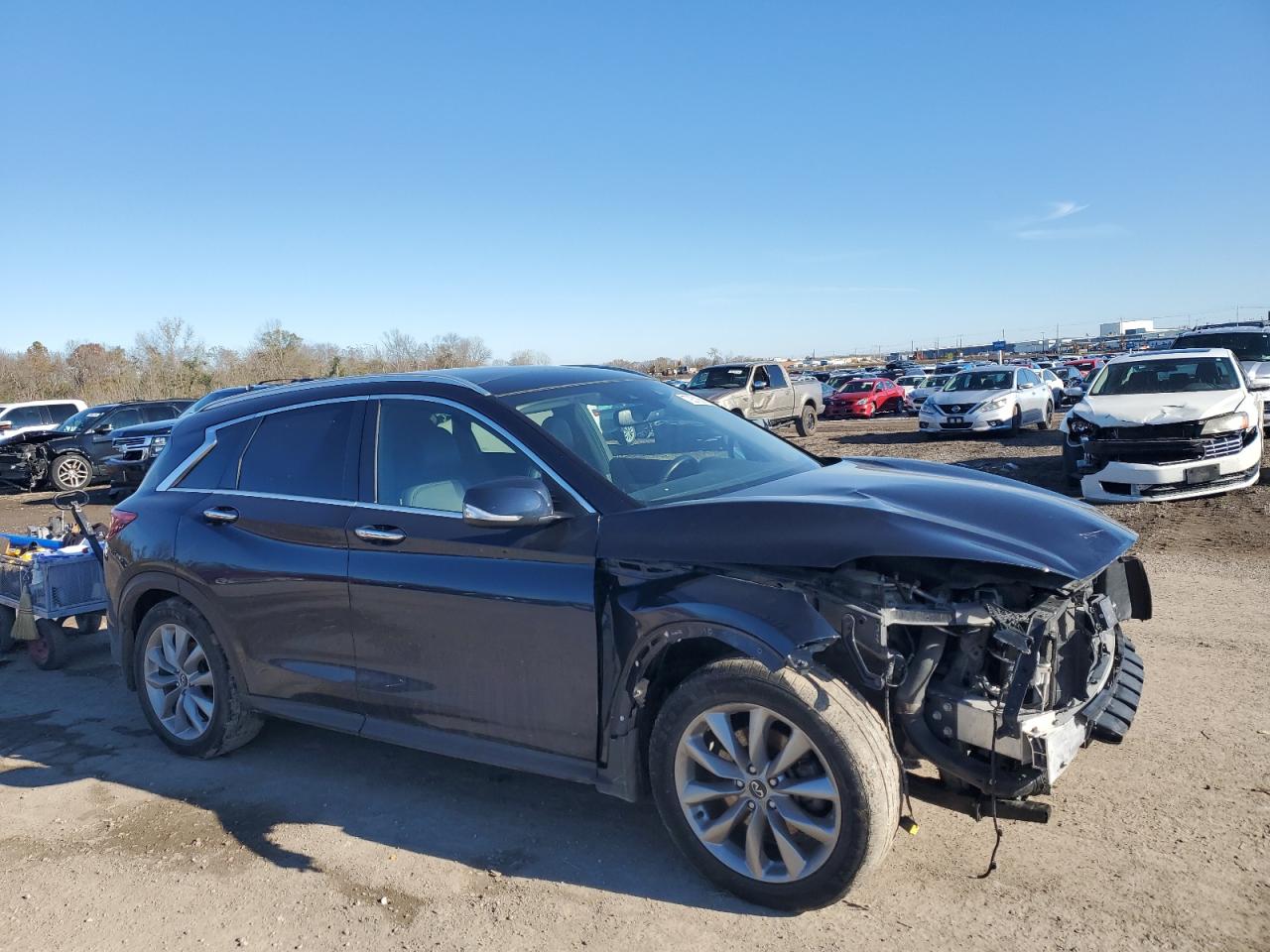 VIN 3PCAJ5M33KF147520 2019 INFINITI QX50 no.4