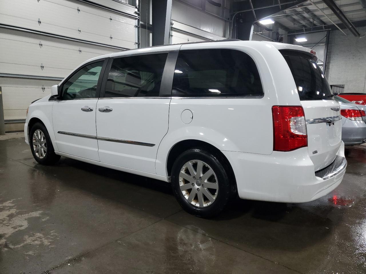 2016 Chrysler Town & Country - Image 2