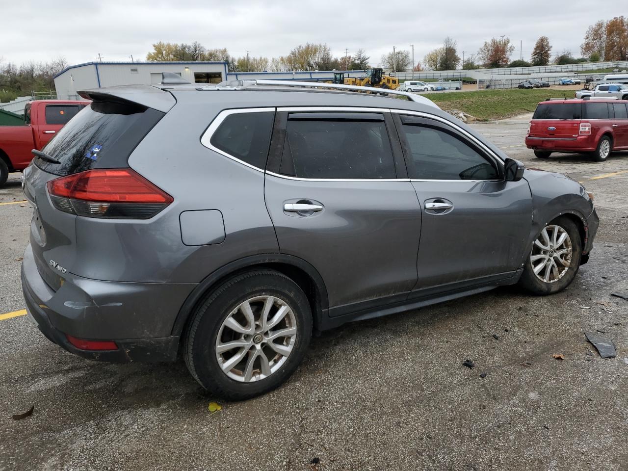 2017 Nissan Rogue - Image 3