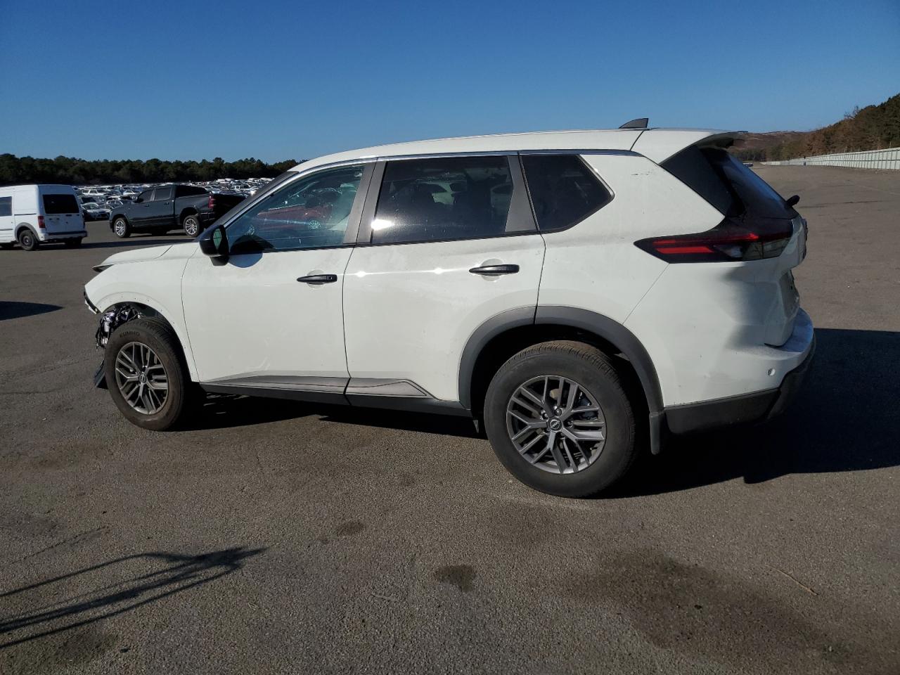 2024 Nissan Rogue - Image 2