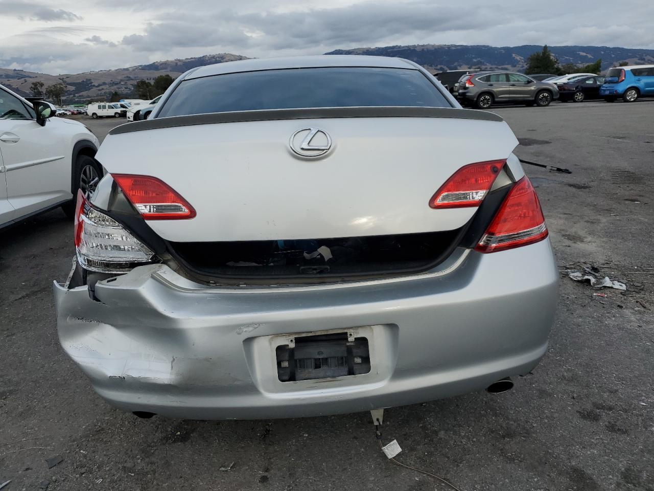 2006 Toyota Avalon - Image 6