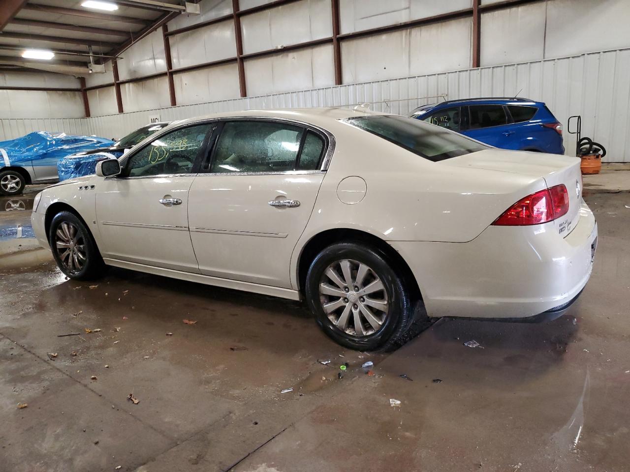 2010 Buick Lucerne - Image 2