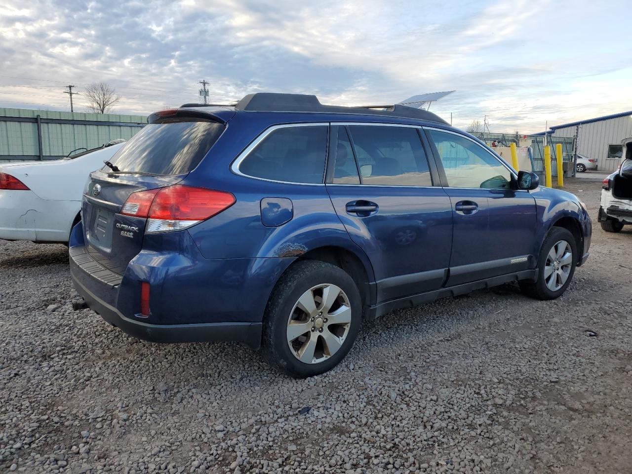 2010 Subaru Outback - Image 3