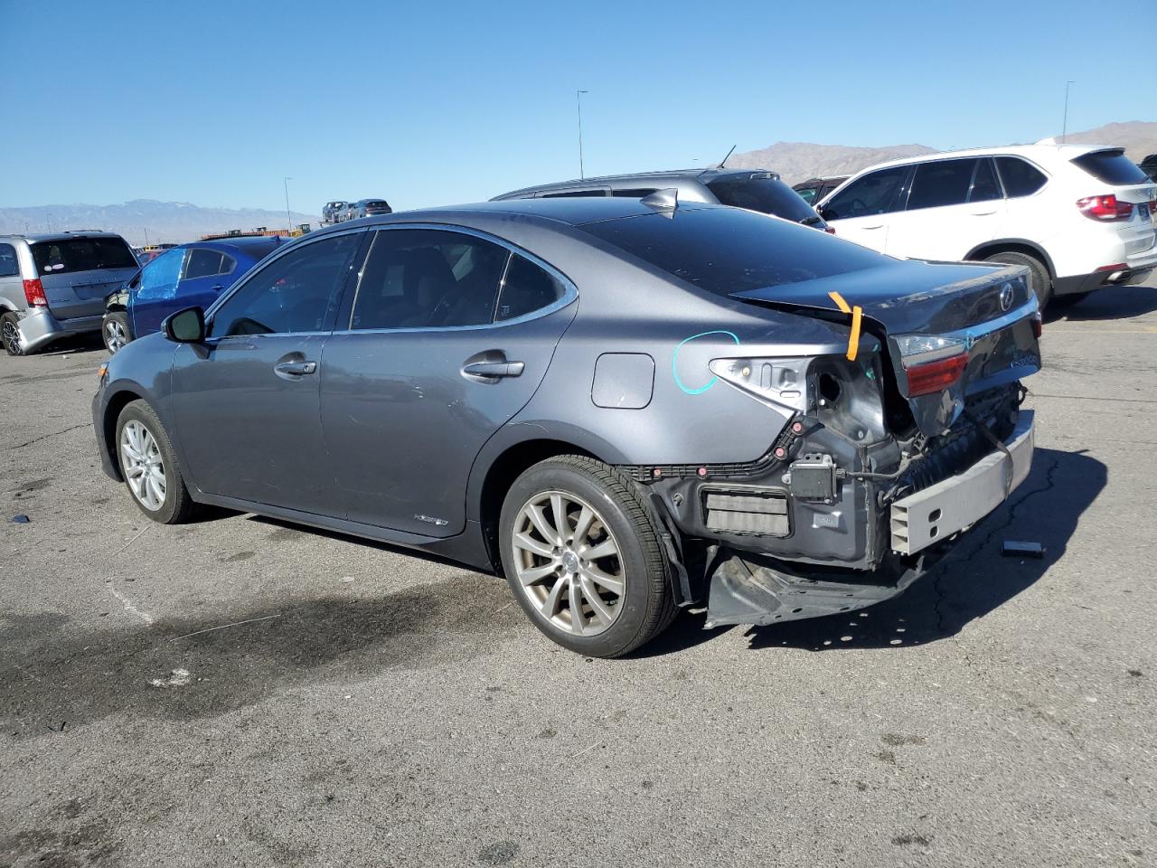 2017 Lexus ES - Image 2