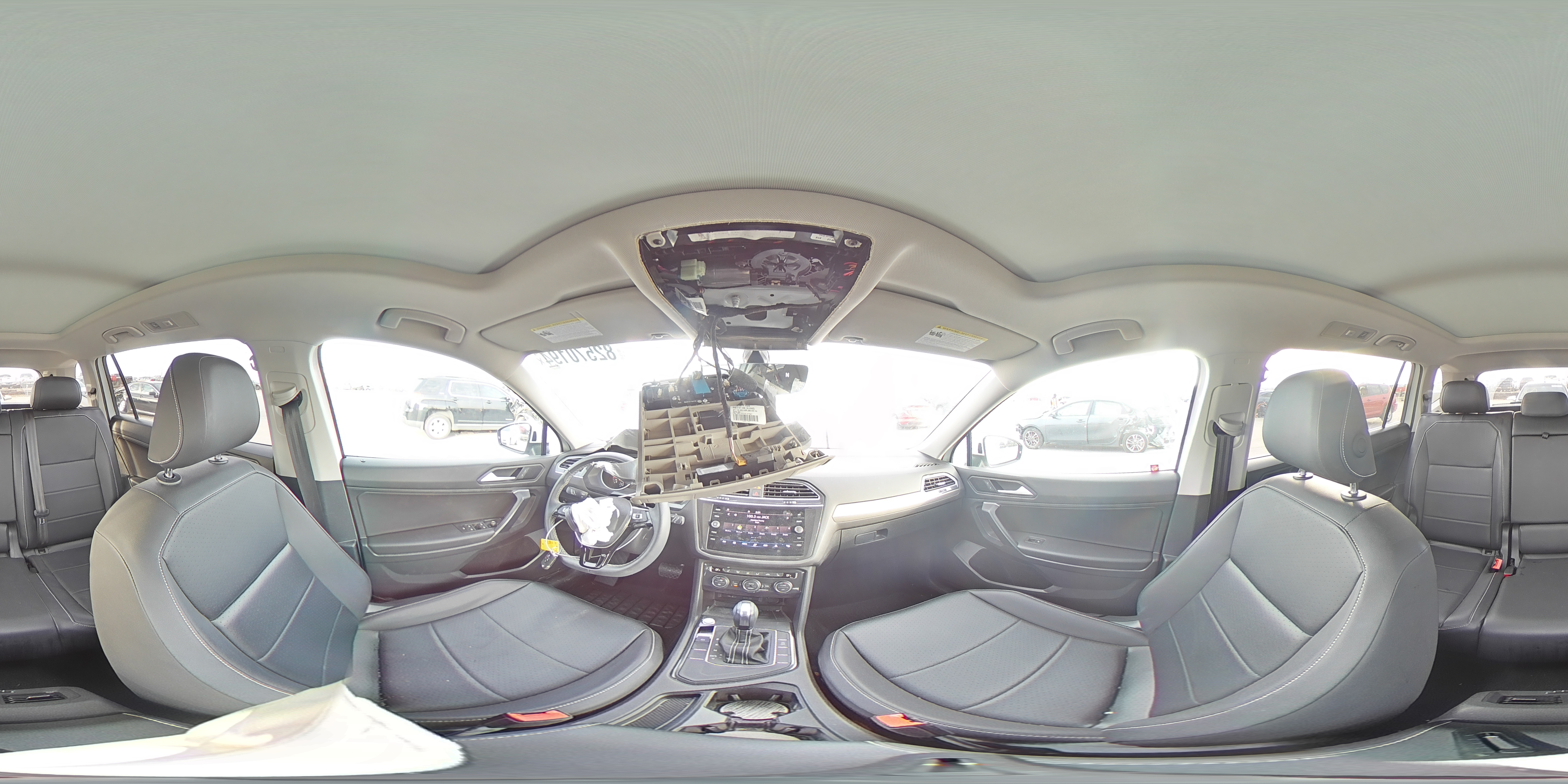 2021 Volkswagen Tiguan - Image 13