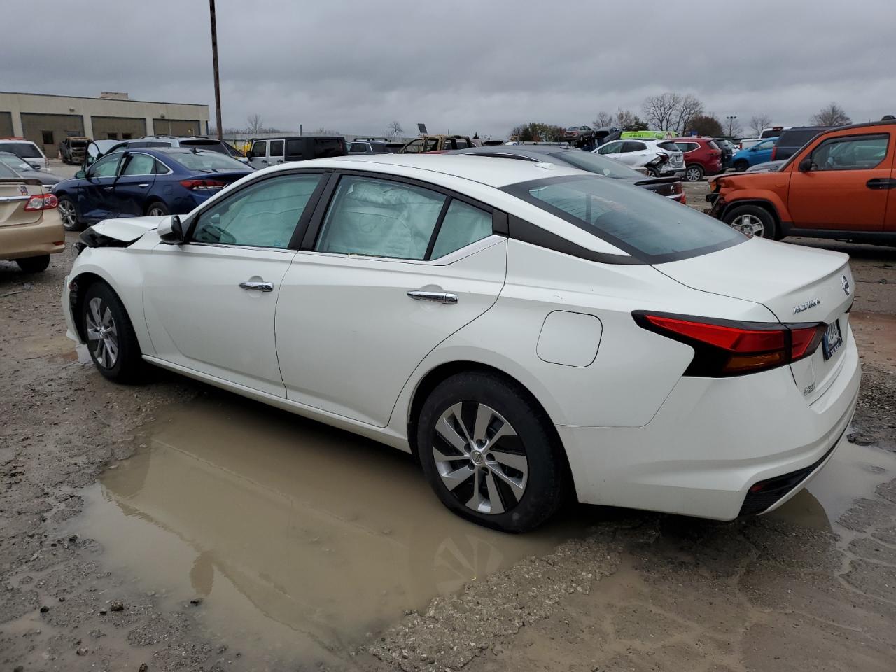 2020 Nissan Altima - Image 2