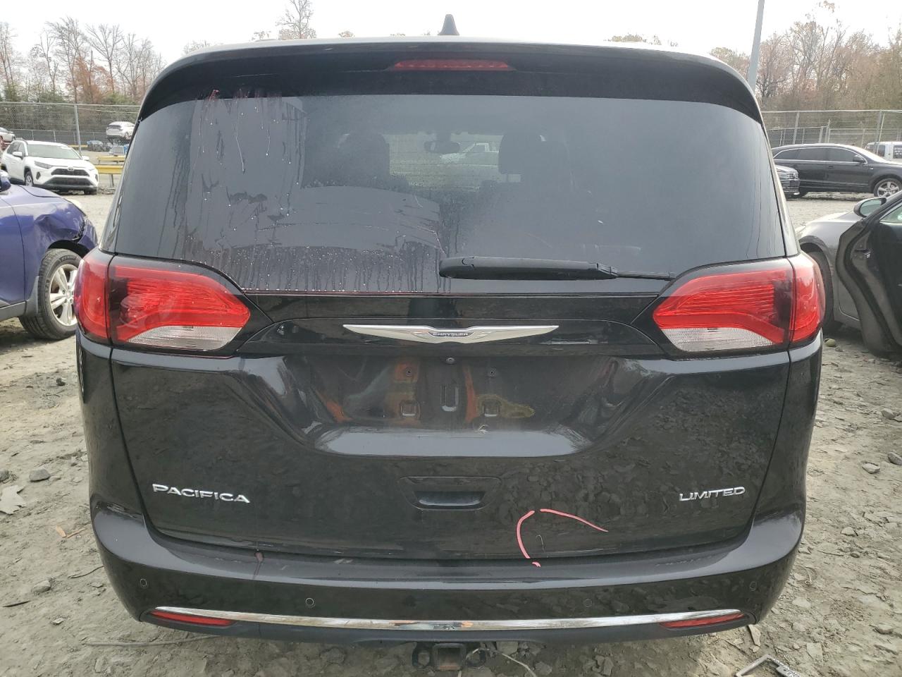 2017 Chrysler Pacifica - Image 6