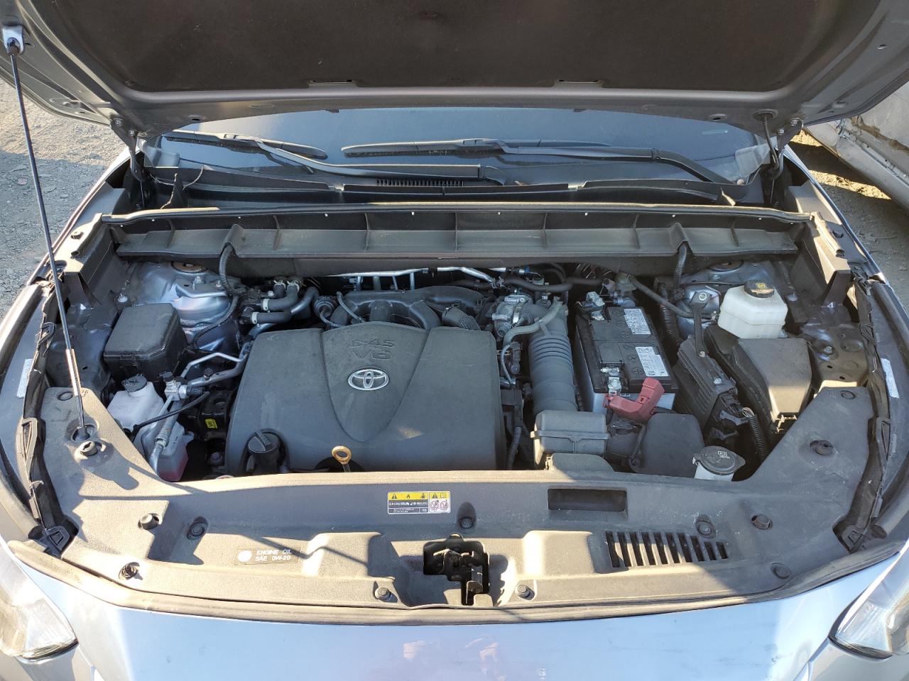 2022 Toyota Highlander - Image 12