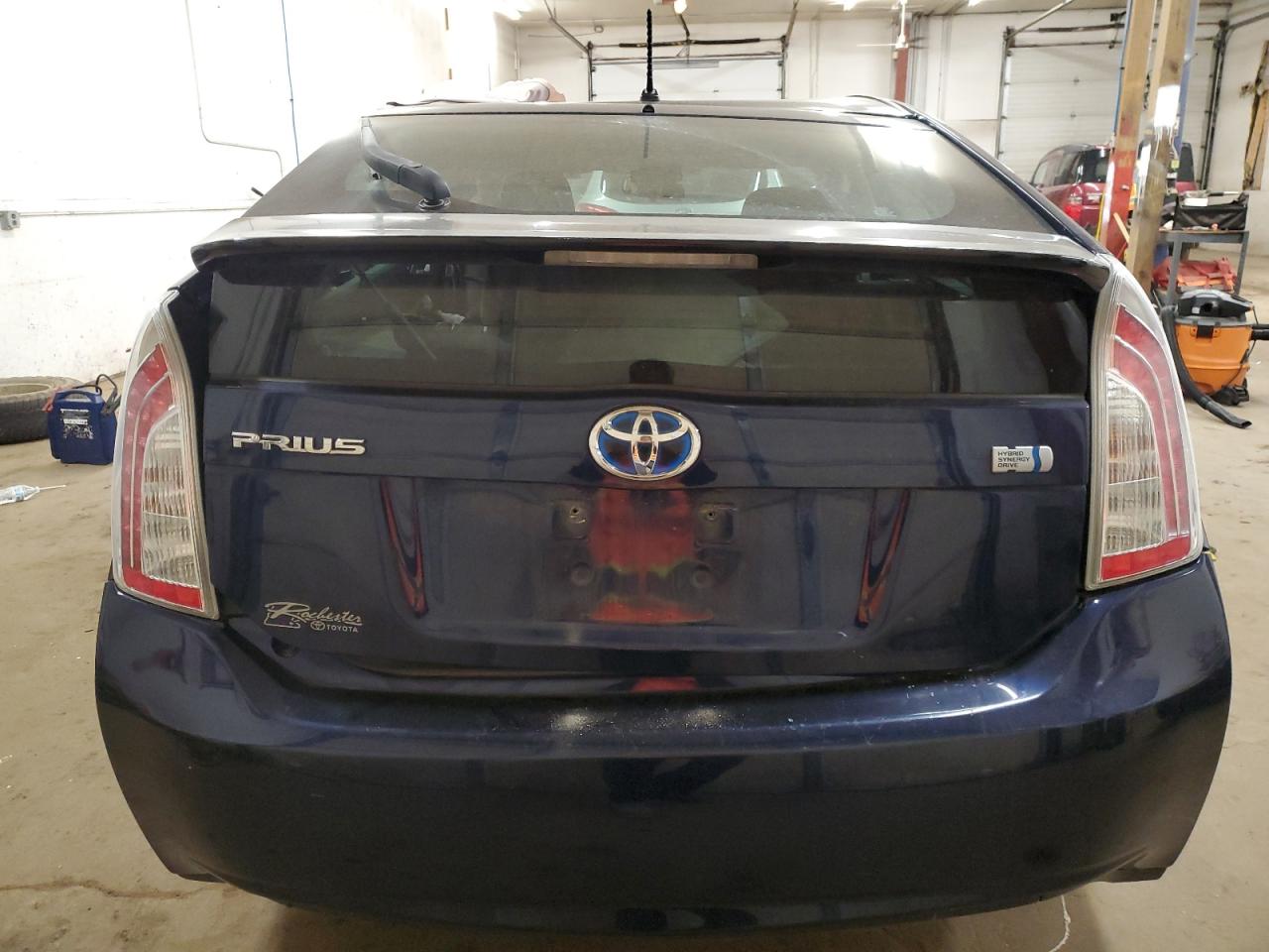 2012 Toyota Prius - Image 6