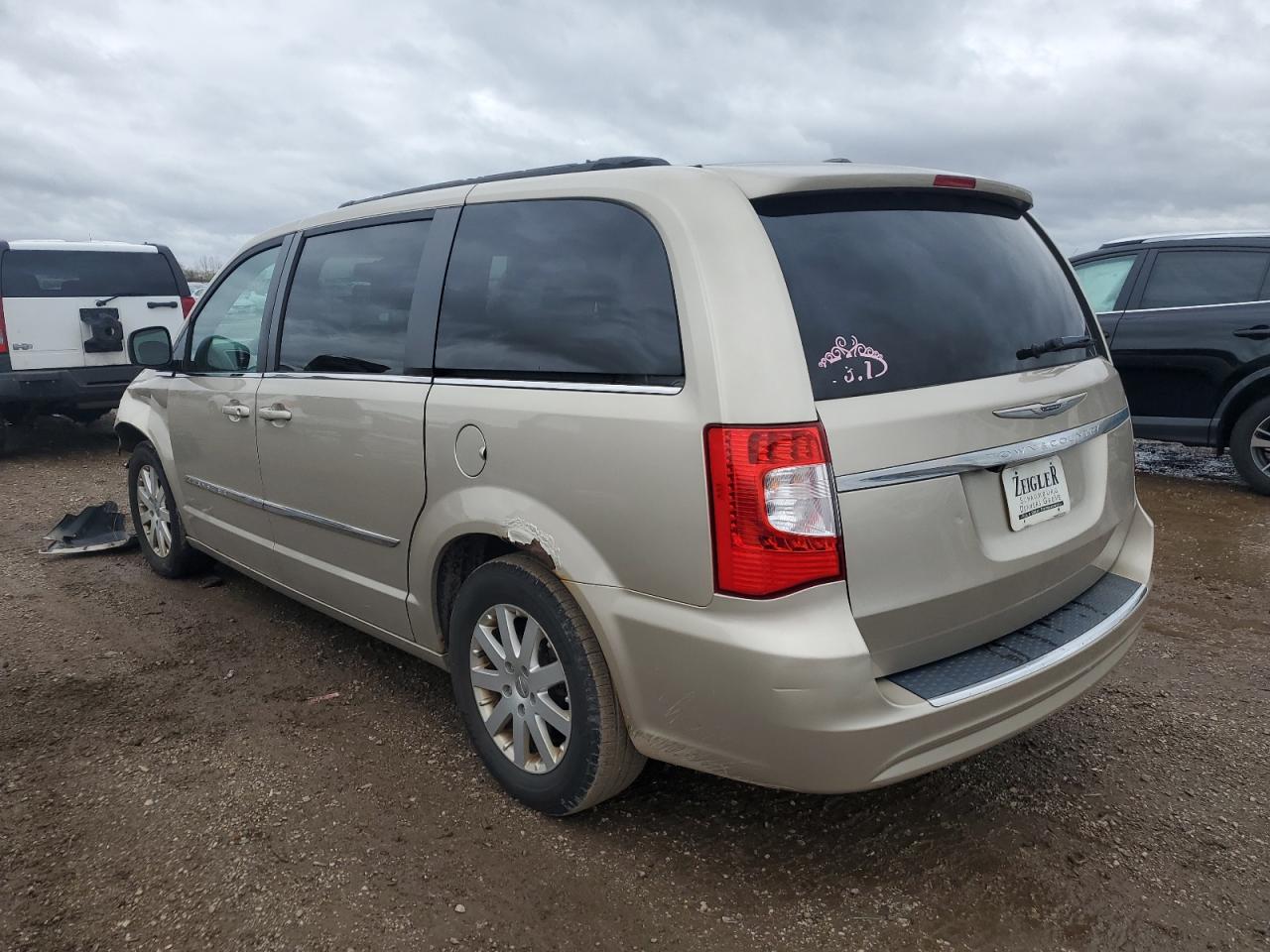 2013 Chrysler Town & Country - Image 2