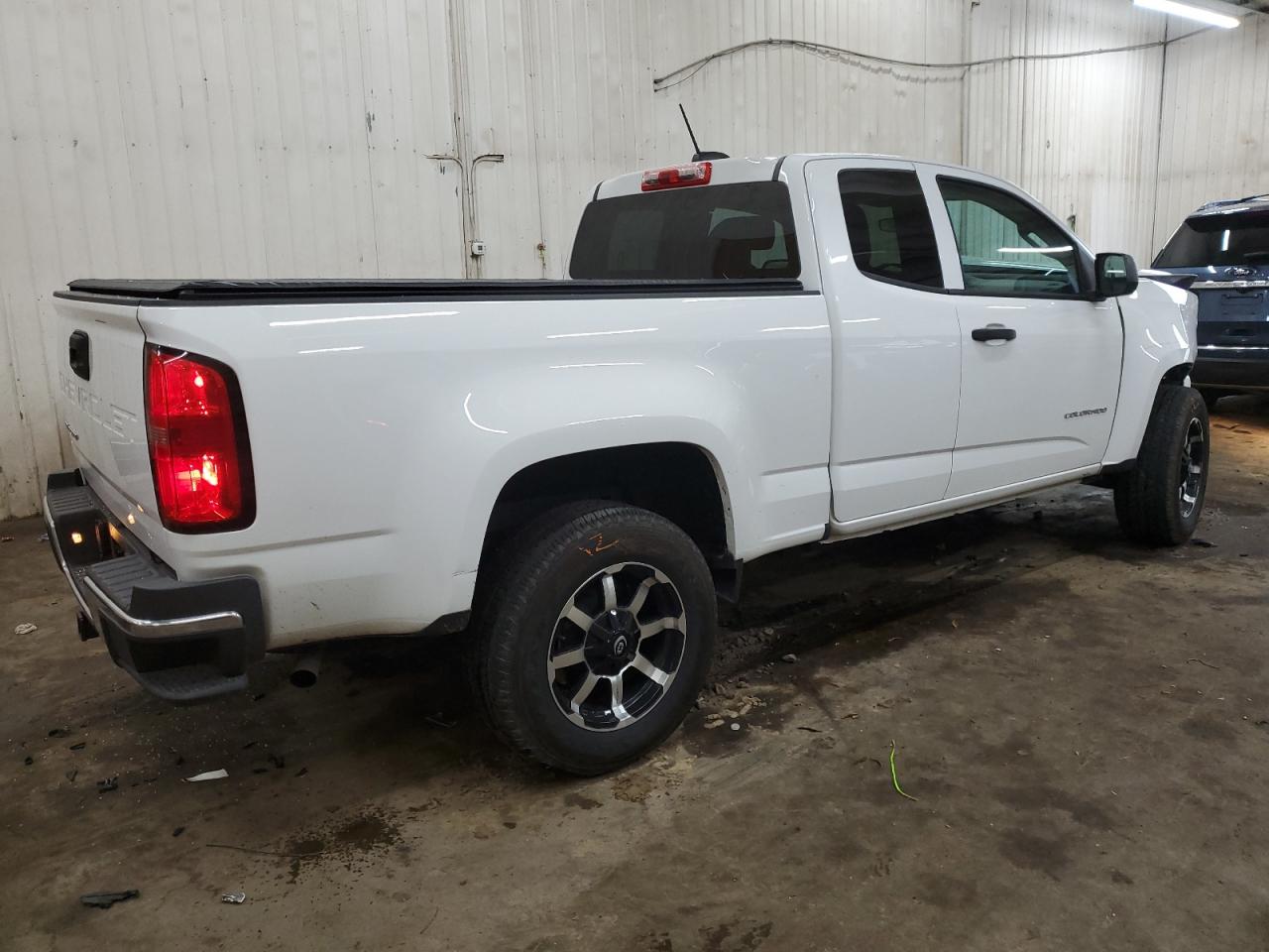 VIN 1GCHSBEA0N1300942 2022 CHEVROLET COLORADO no.3