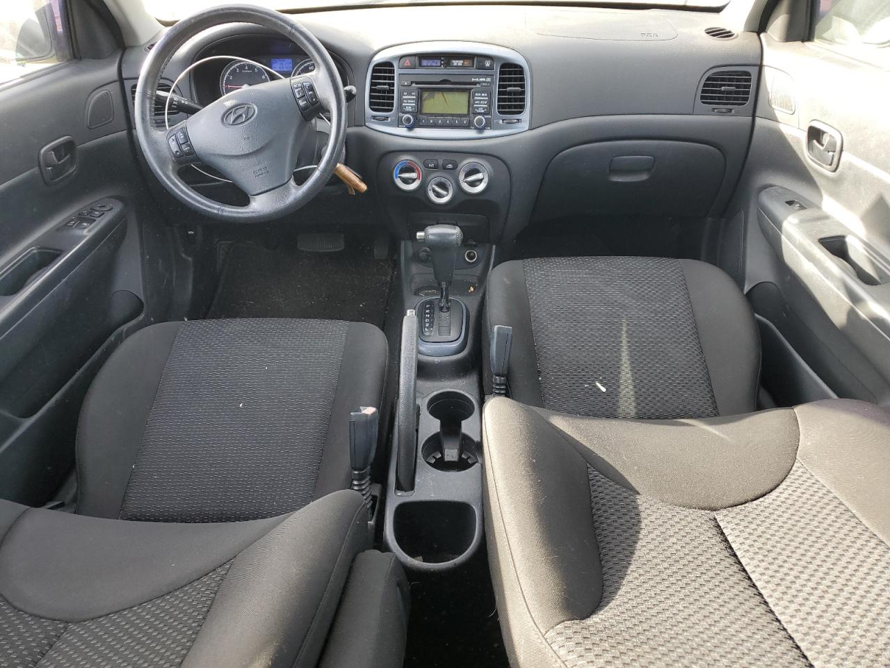 2010 Hyundai Accent - Image 8