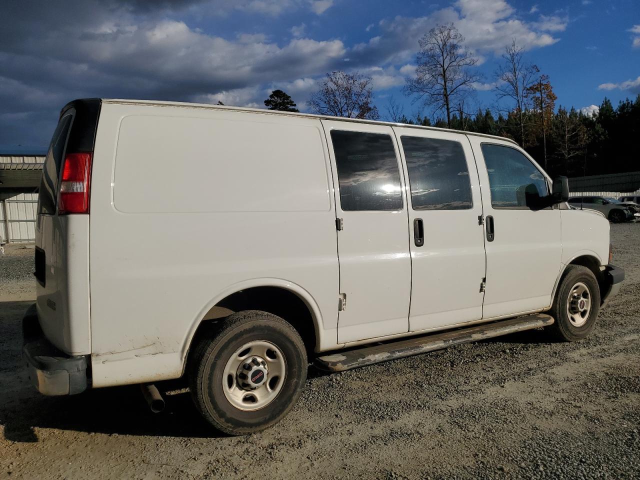 2018 GMC Savana - Image 3