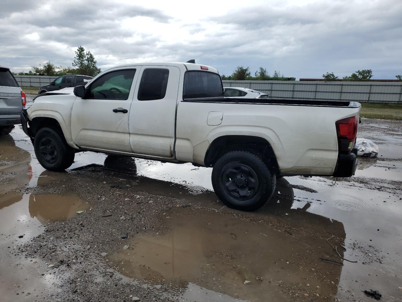 VIN 5TFRX5GN7JX111686 2018 TOYOTA TACOMA no.2