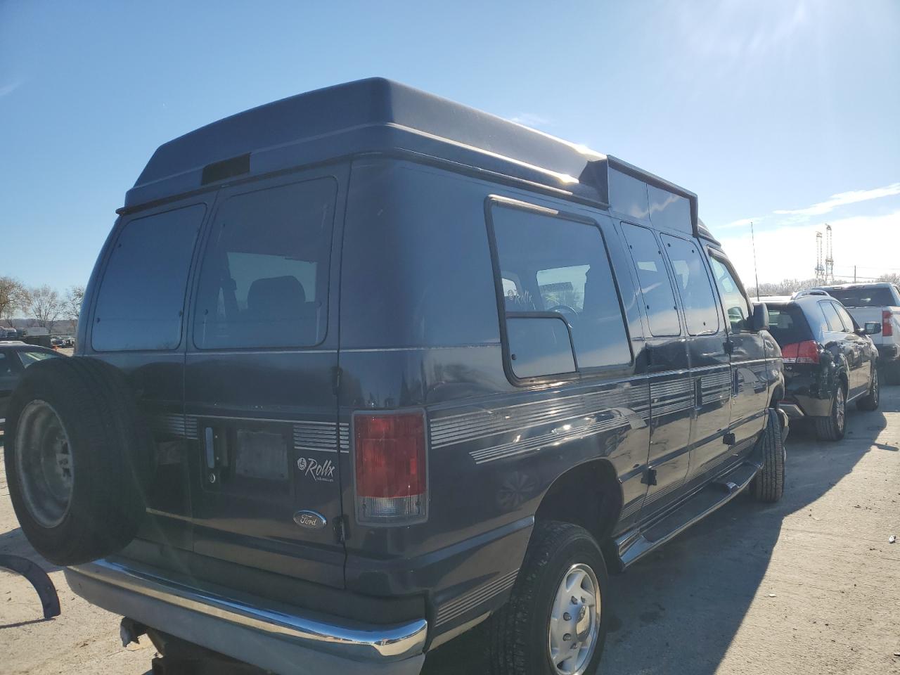 2002 Ford Econoline - Image 3