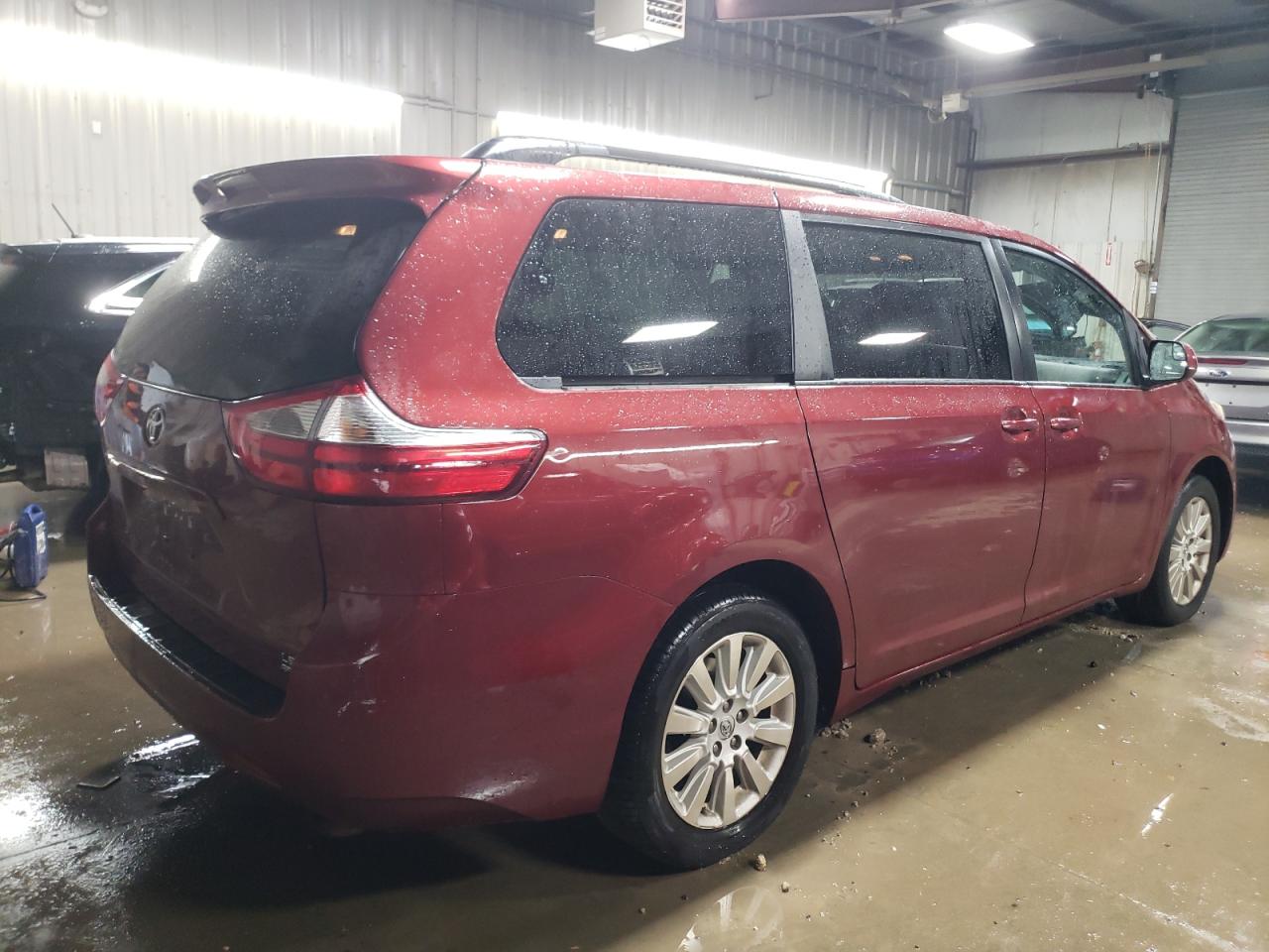 2015 Toyota Sienna - Image 3