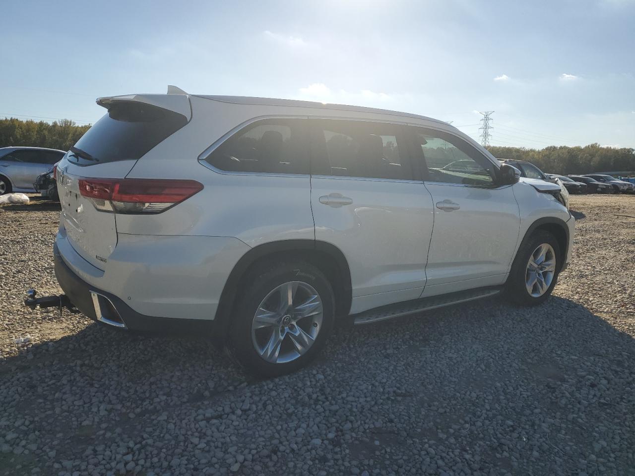 2017 Toyota Highlander - Image 3