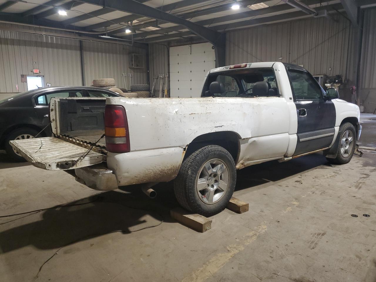 2002 Chevrolet Silverado - Image 3