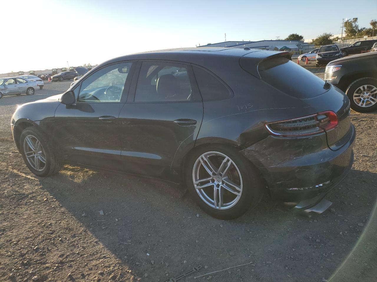 VIN WP1AA2A54JLB03038 2018 PORSCHE MACAN no.2