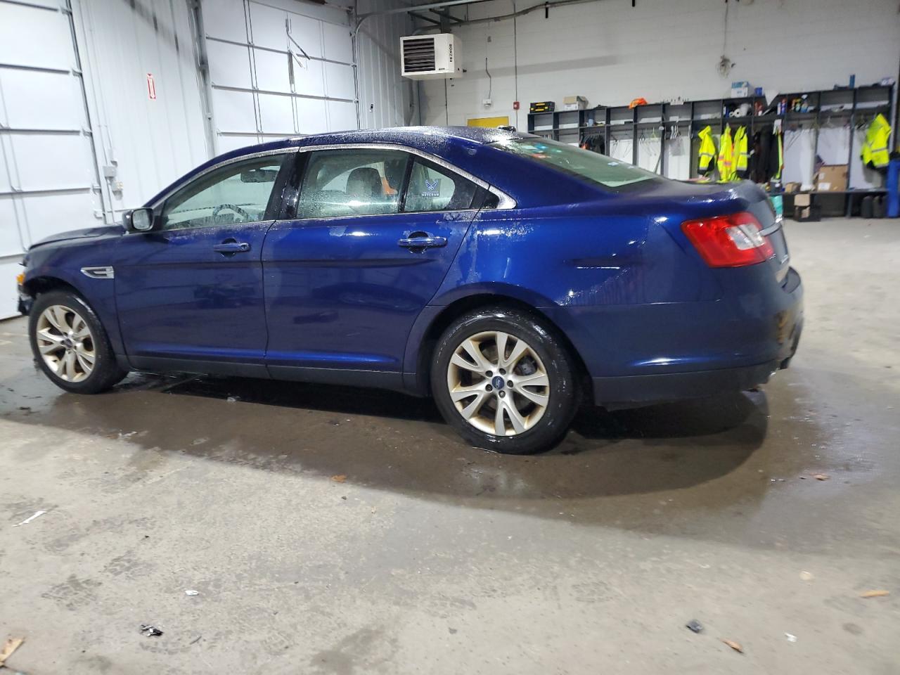 2011 Ford Taurus - Image 2