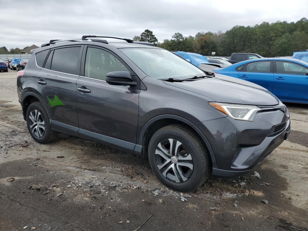 VIN JTMZFREV7JJ152688 2018 TOYOTA RAV4 no.4