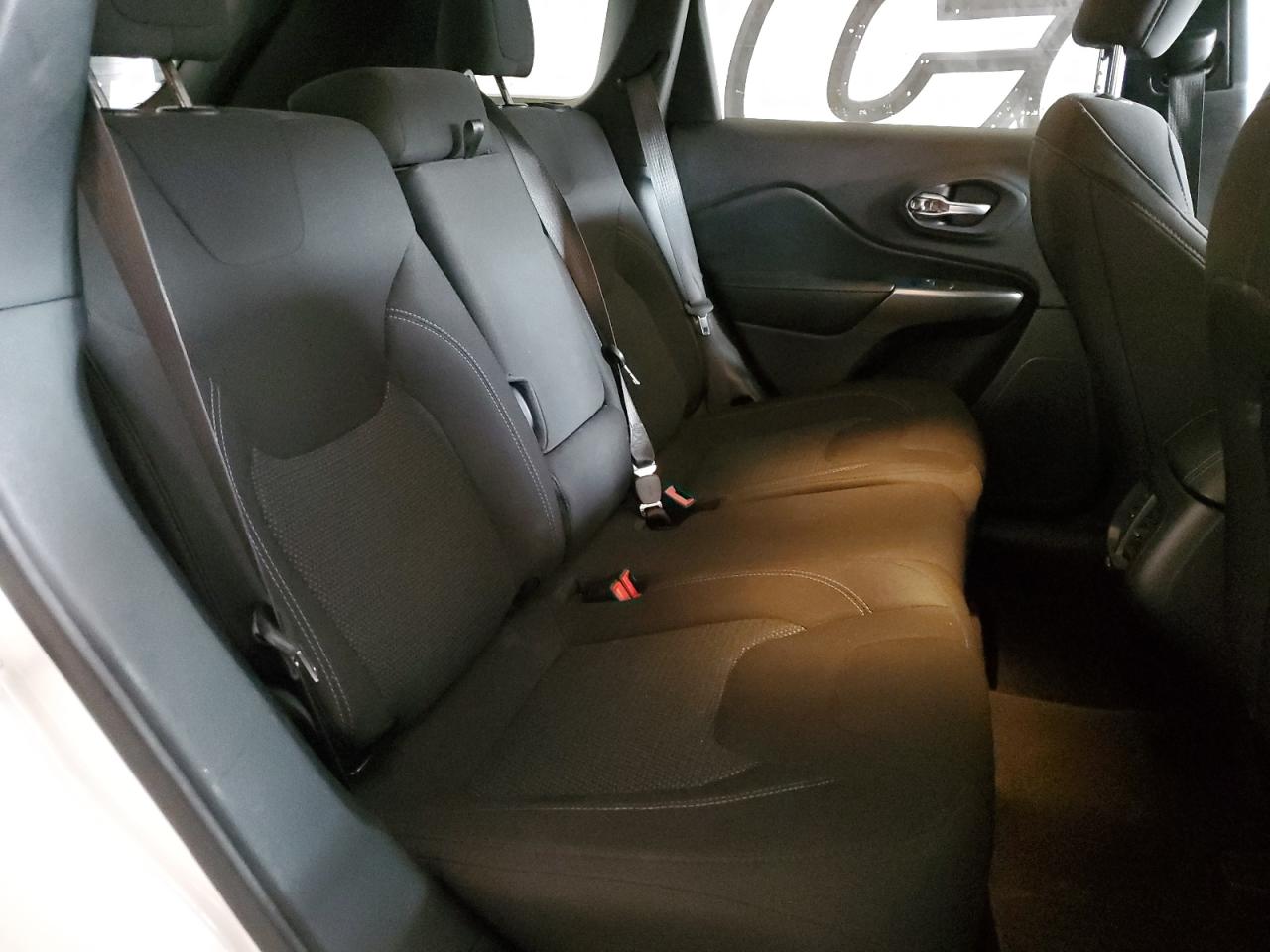 2020 Jeep Grand Cherokee - Image 11
